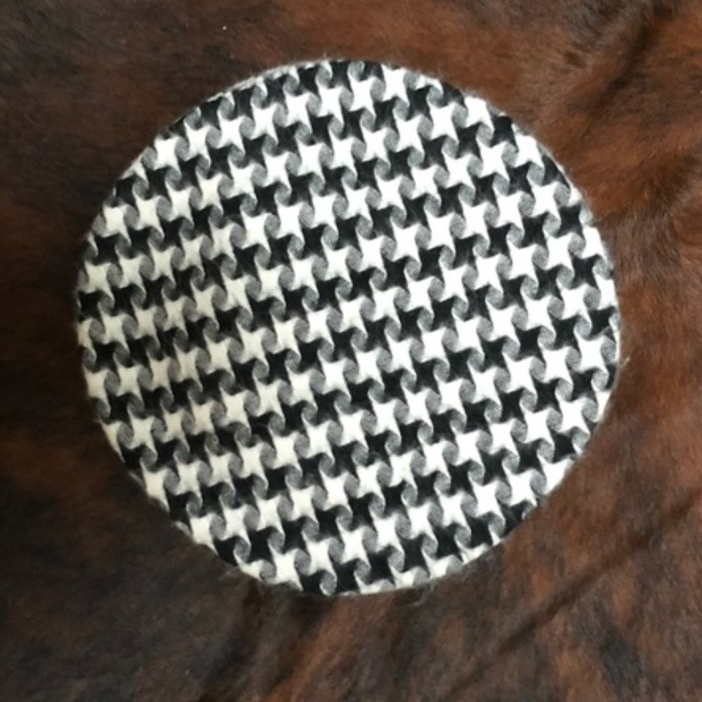 Beret (NWOT). Houndstooth print. Cute.